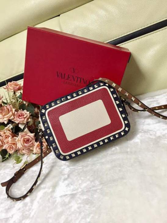 Picture of Valentino Handbags _SKUfw180658560fw